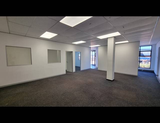 1,223M² WAREHOUSE TO LET IN GLEN MARAIS
